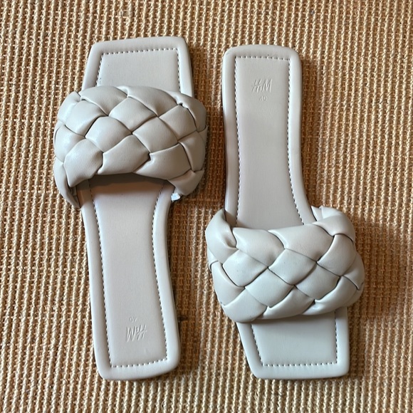 Vince Camuto, Zara, ColeHaan, Calvin Klein, Ivanka, Indigo HM, Coach - Picture 5 of 9